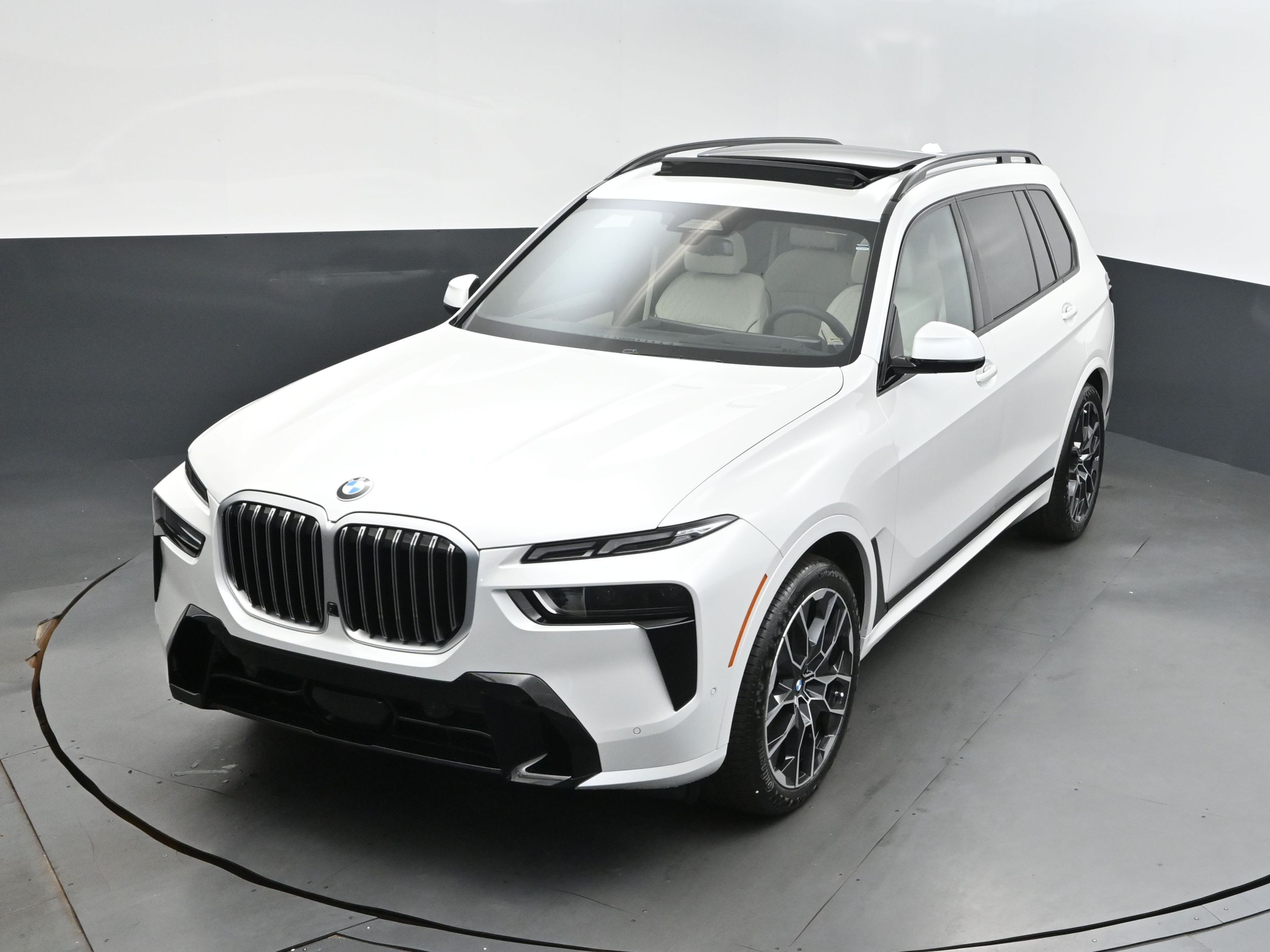 2026 Mineral White Metallic BMW X7 xDrive40i AWD SUV