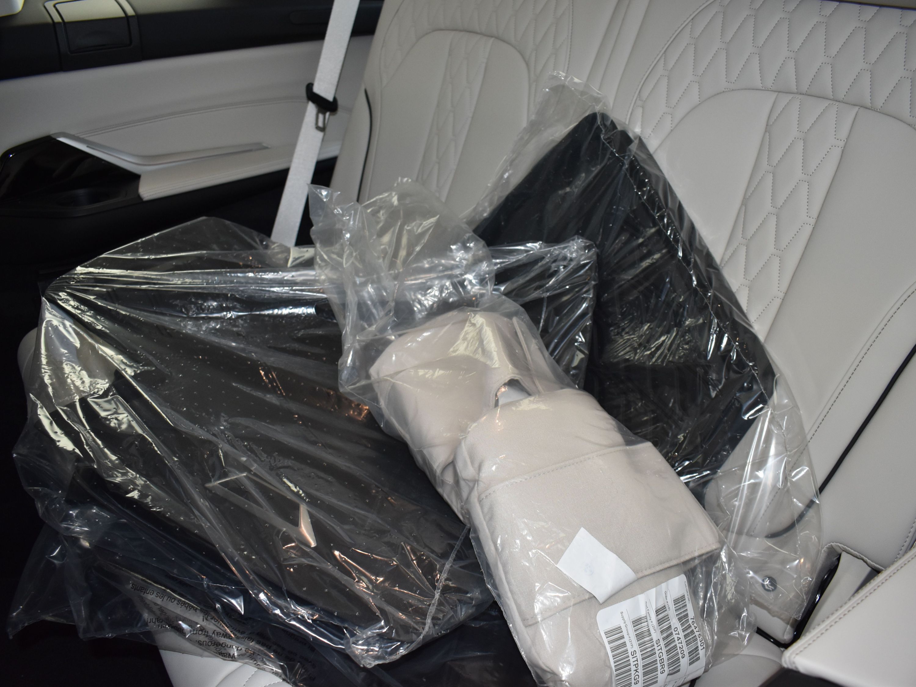 2026 Mineral White Metallic BMW X7 xDrive40i AWD SUV