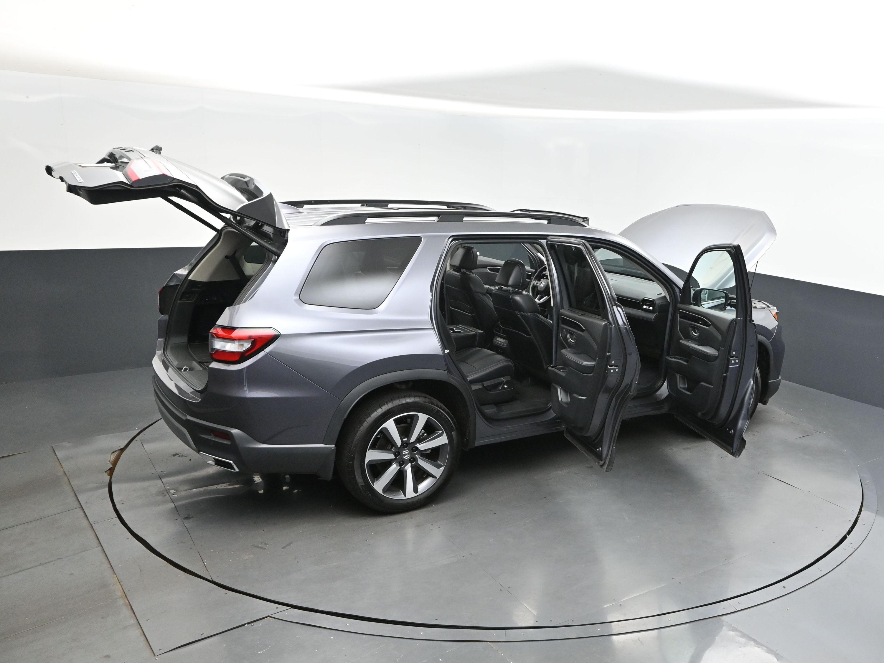 2025 Sonic Gray Pearl Honda Pilot Touring FWD SUV