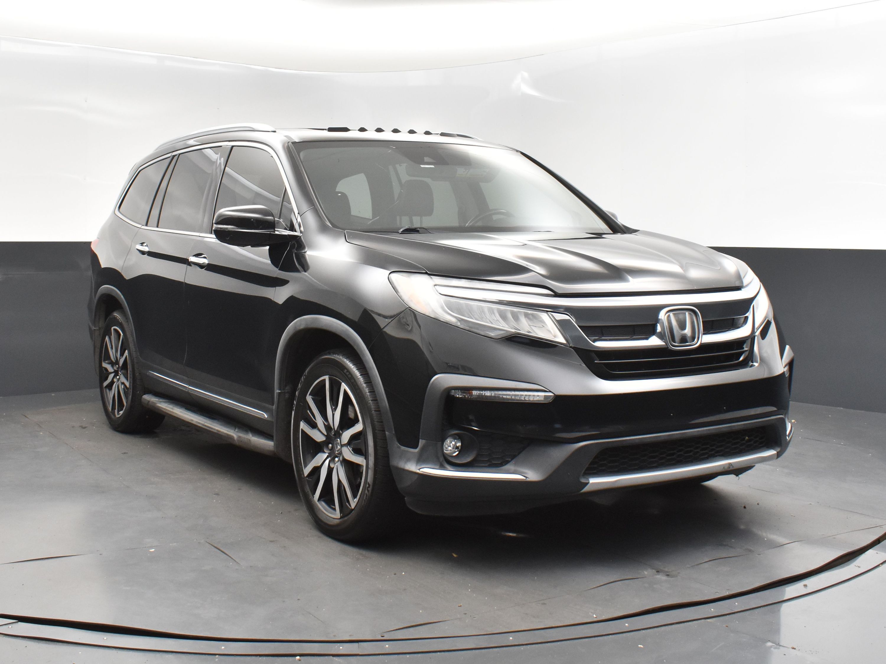 2019 Black Honda Pilot Touring FWD SUV