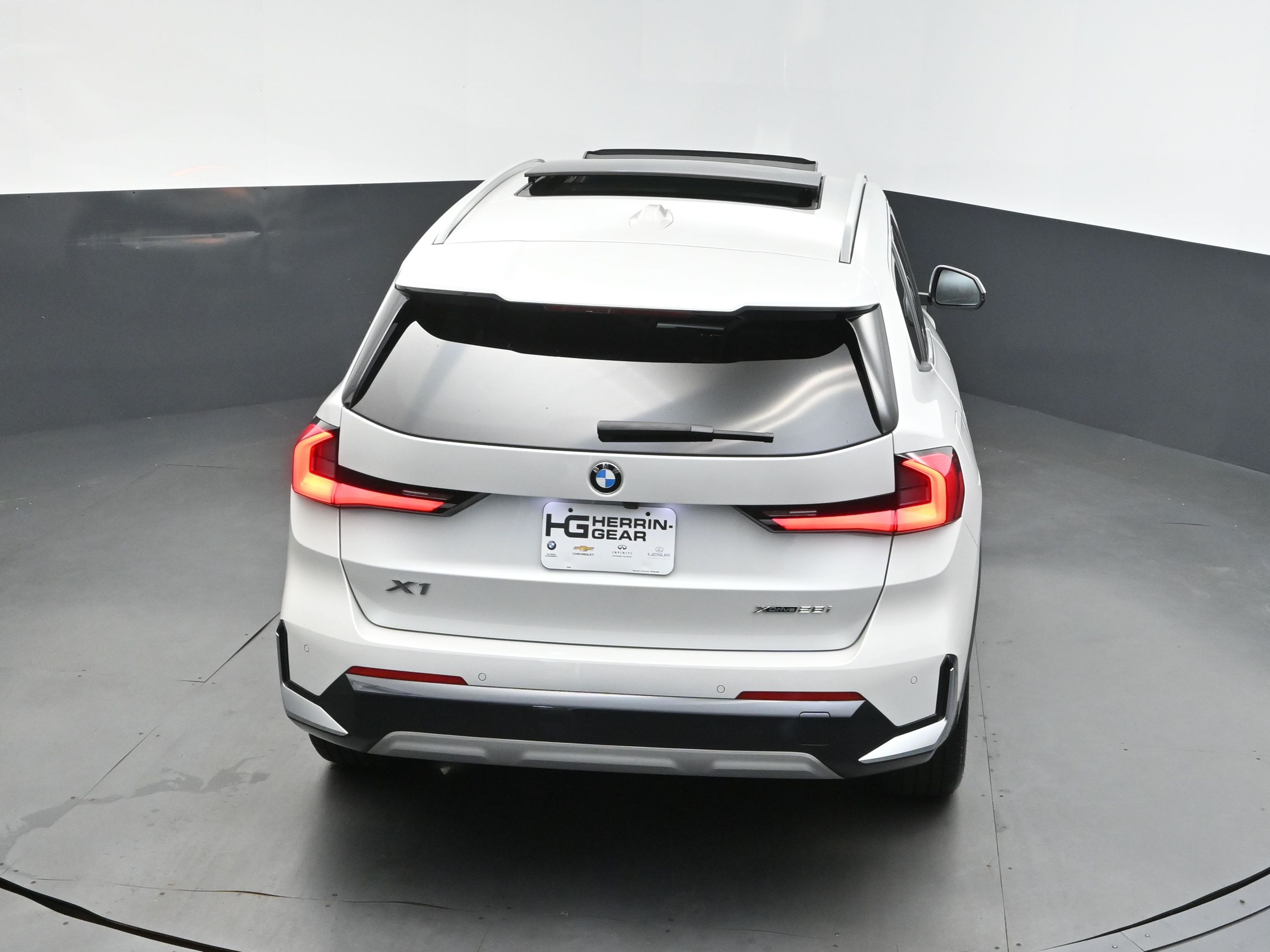 2023 Mineral White Metallic BMW X1 xDrive28i AWD SUV