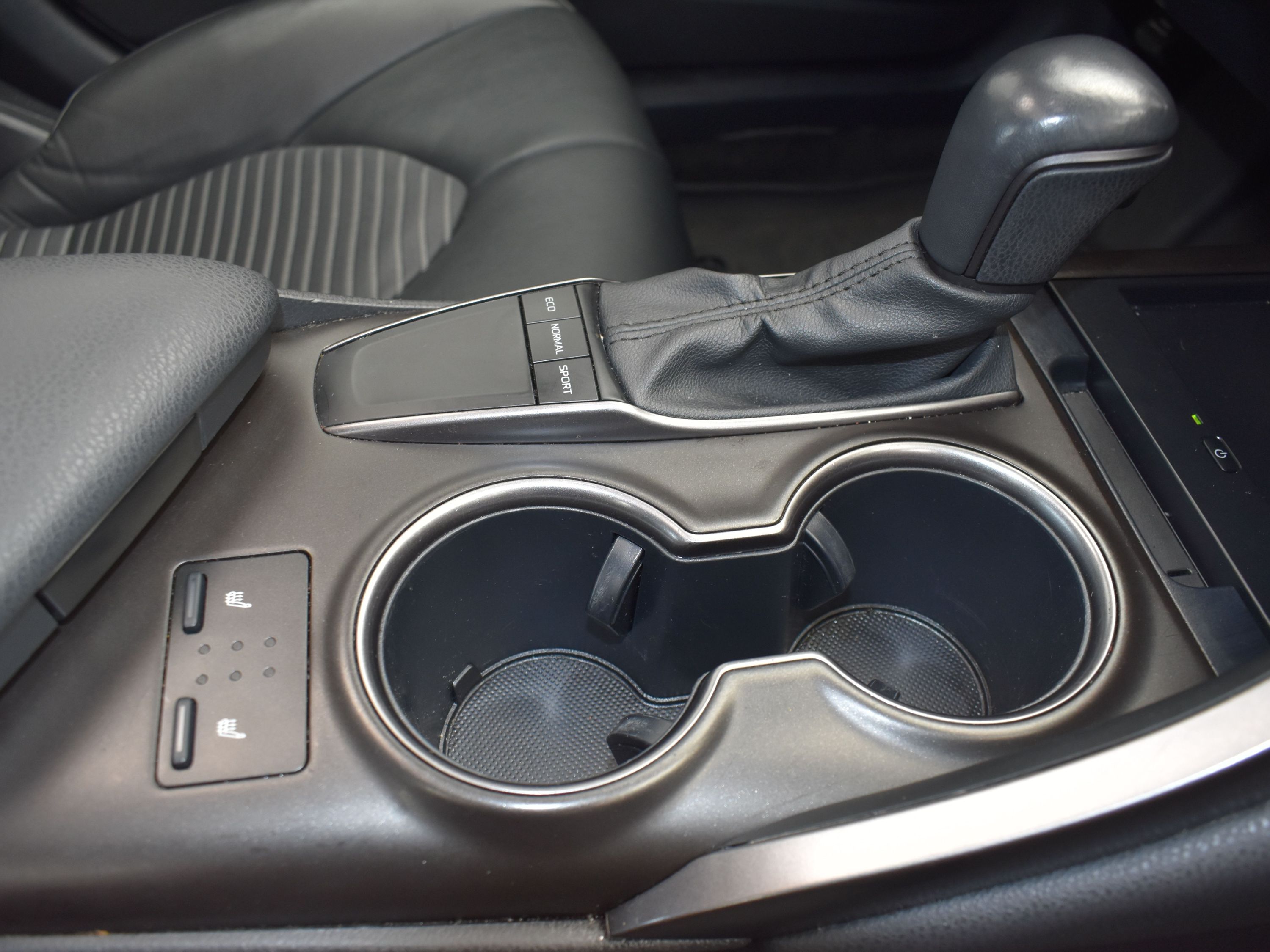 2023 Midnight Black Metallic Toyota Camry SE FWD Sedan