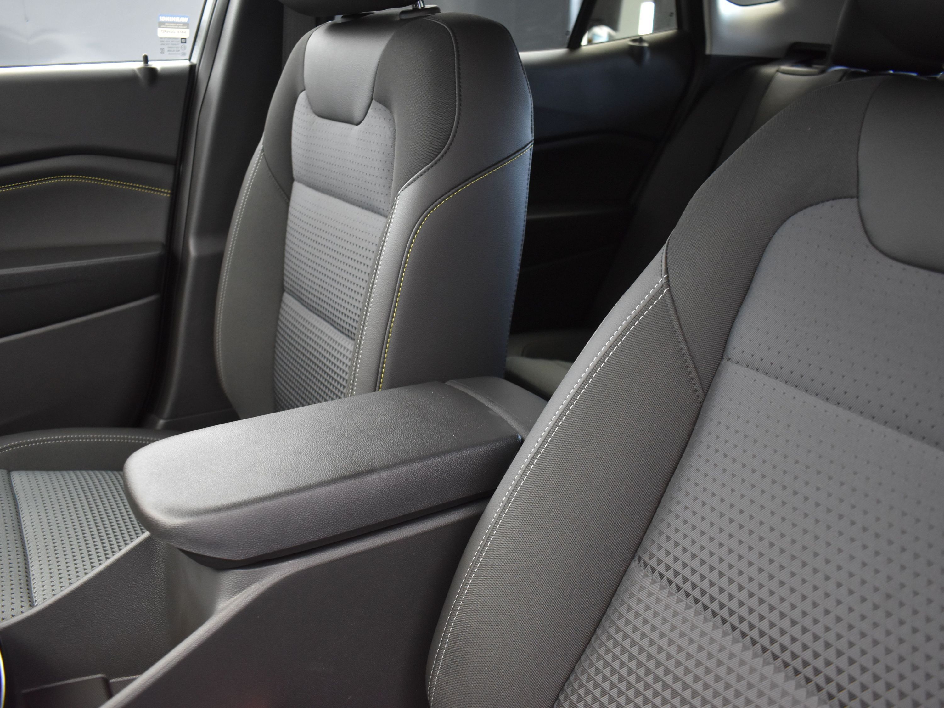 2025 Sterling Gray Metallic Chevrolet Trax LT FWD SUV
