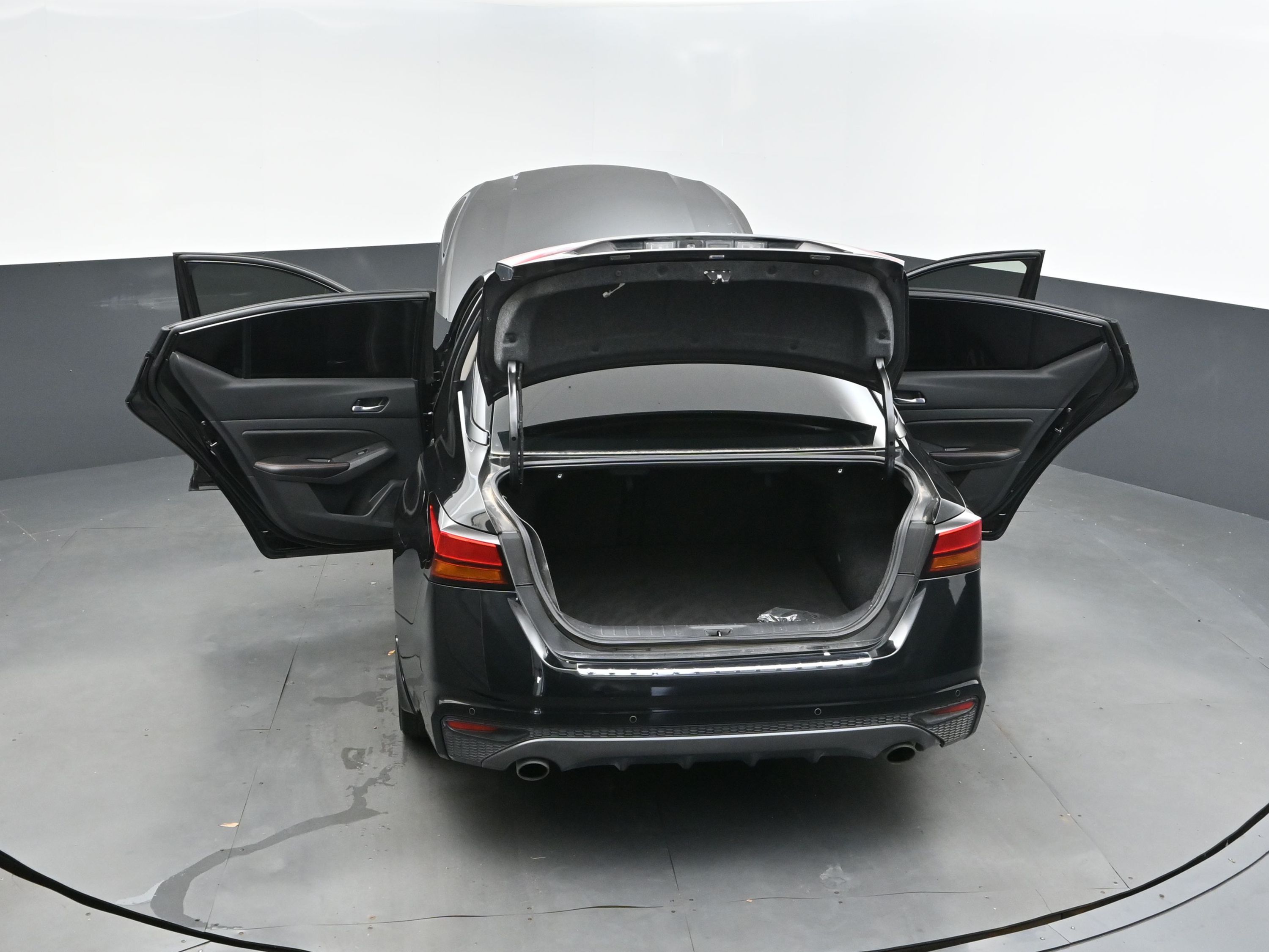 2022 Super Black Nissan Altima 2.0 SR FWD Sedan