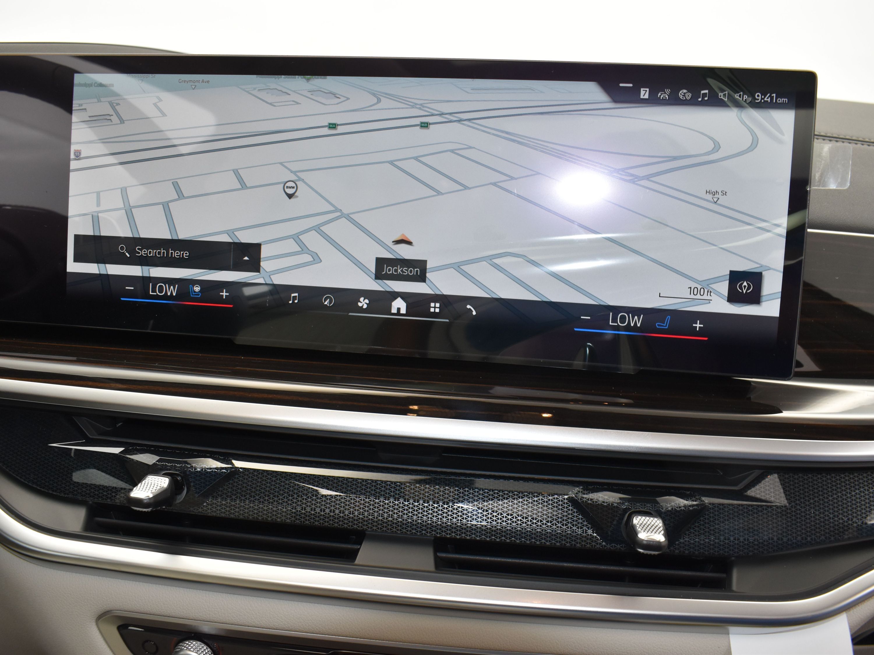 2026 Mineral White Metallic BMW X7 xDrive40i AWD SUV