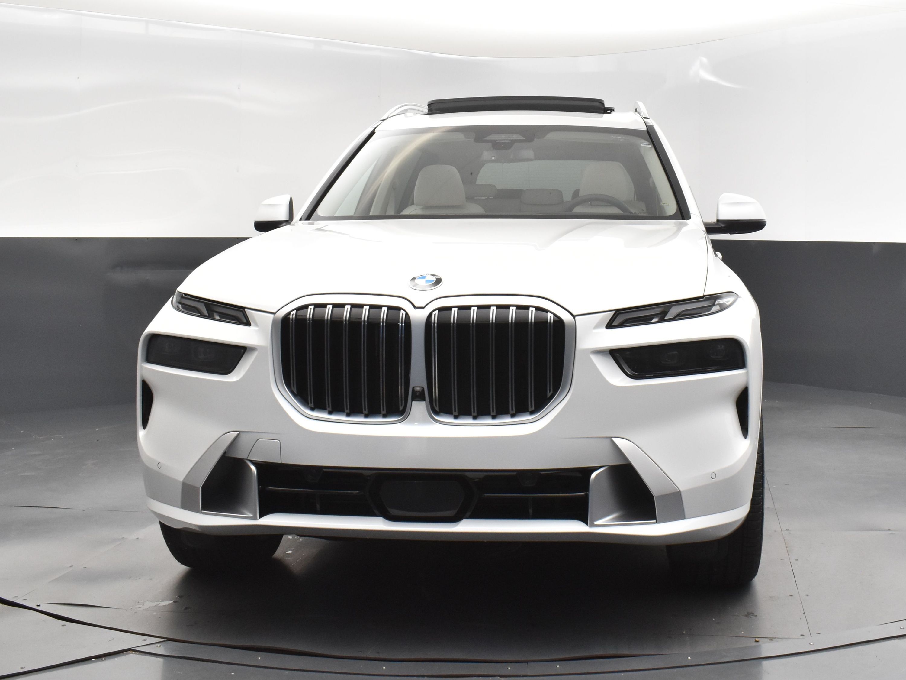 2026 Mineral White Metallic BMW X7 xDrive40i AWD SUV