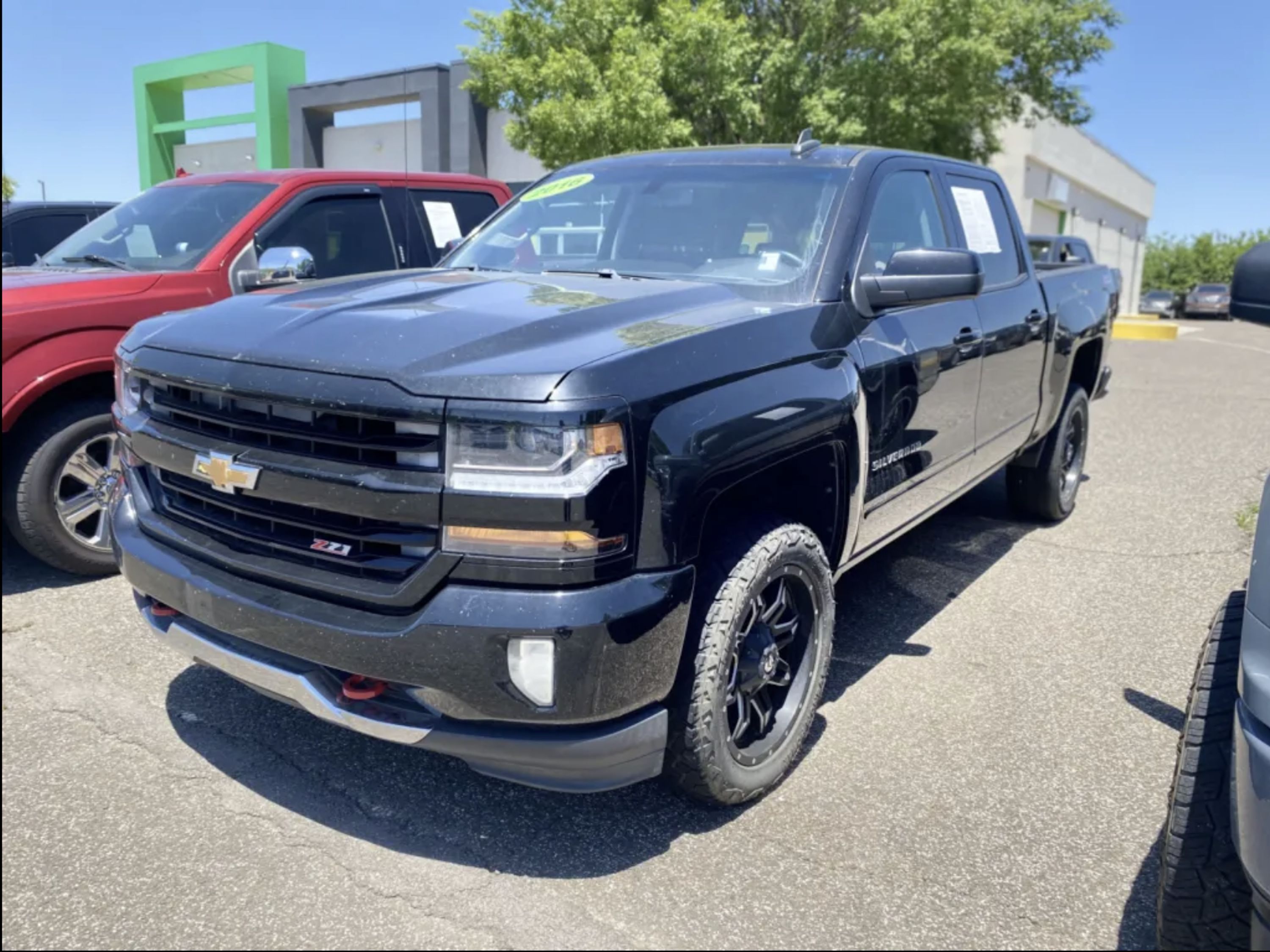 2016 Chevrolet Silverado LT photo 2