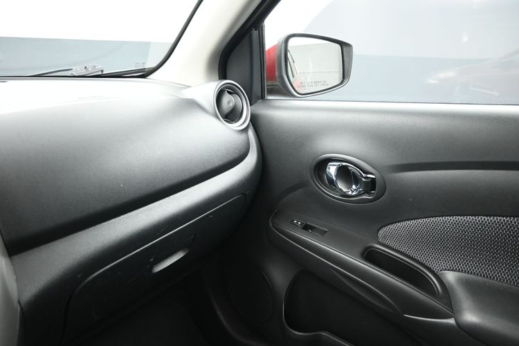 2016 Nissan Versa 1.6 SV