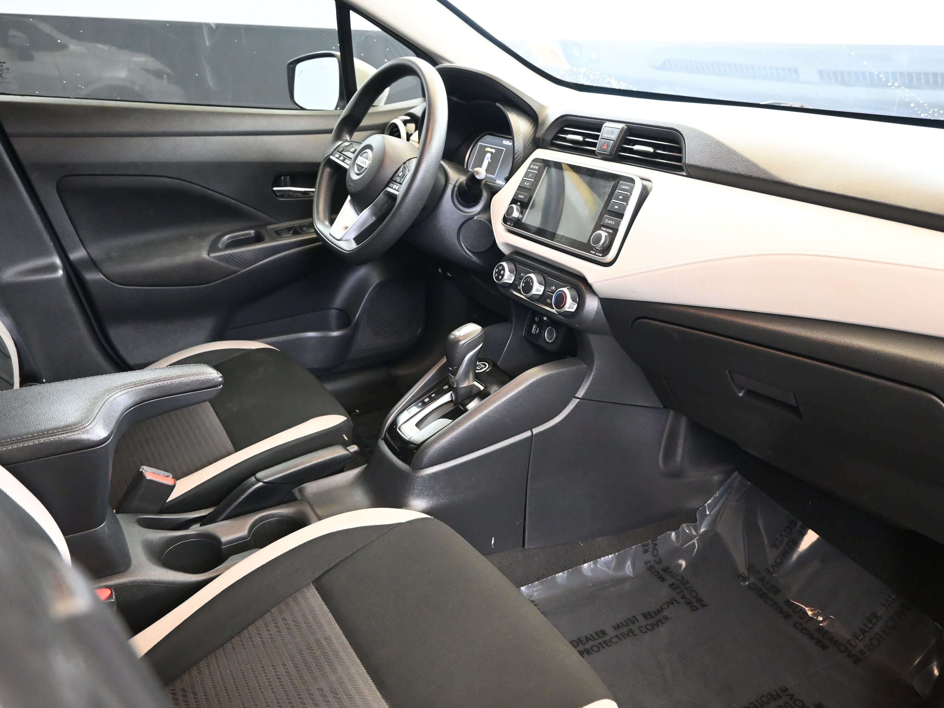 2021 Nissan Versa SV photo 4