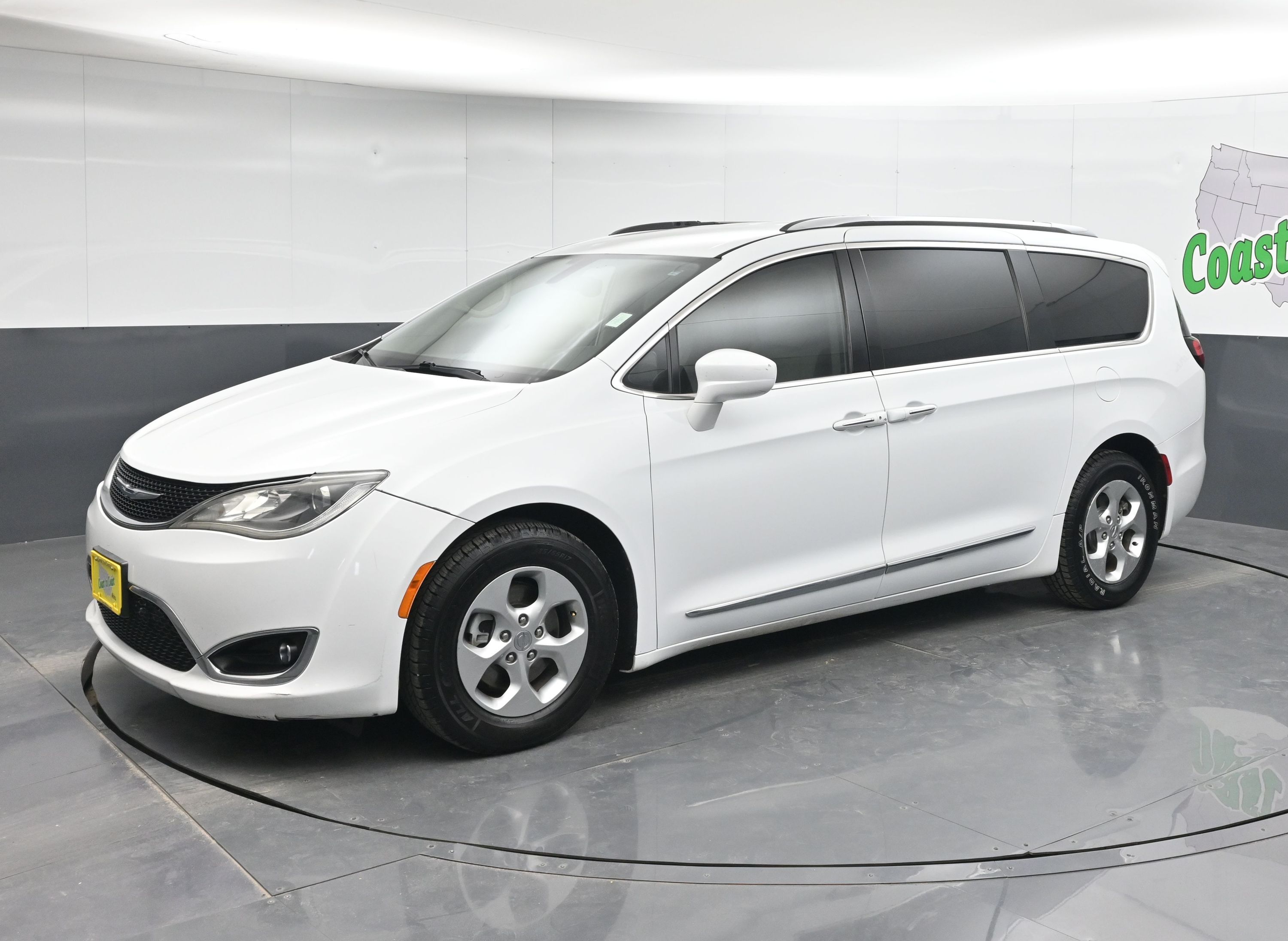 2017 Chrysler Pacifica Touring-L Plus's photo