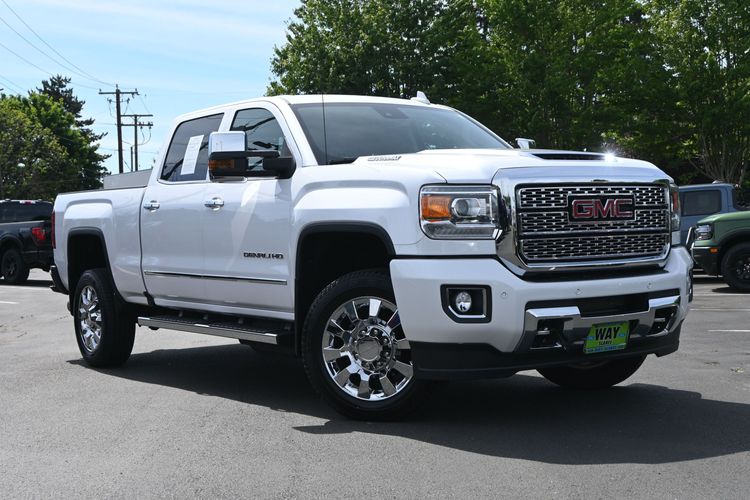 2018 GMC Sierra 4WD Crew Cab Standard Box Denali's photo