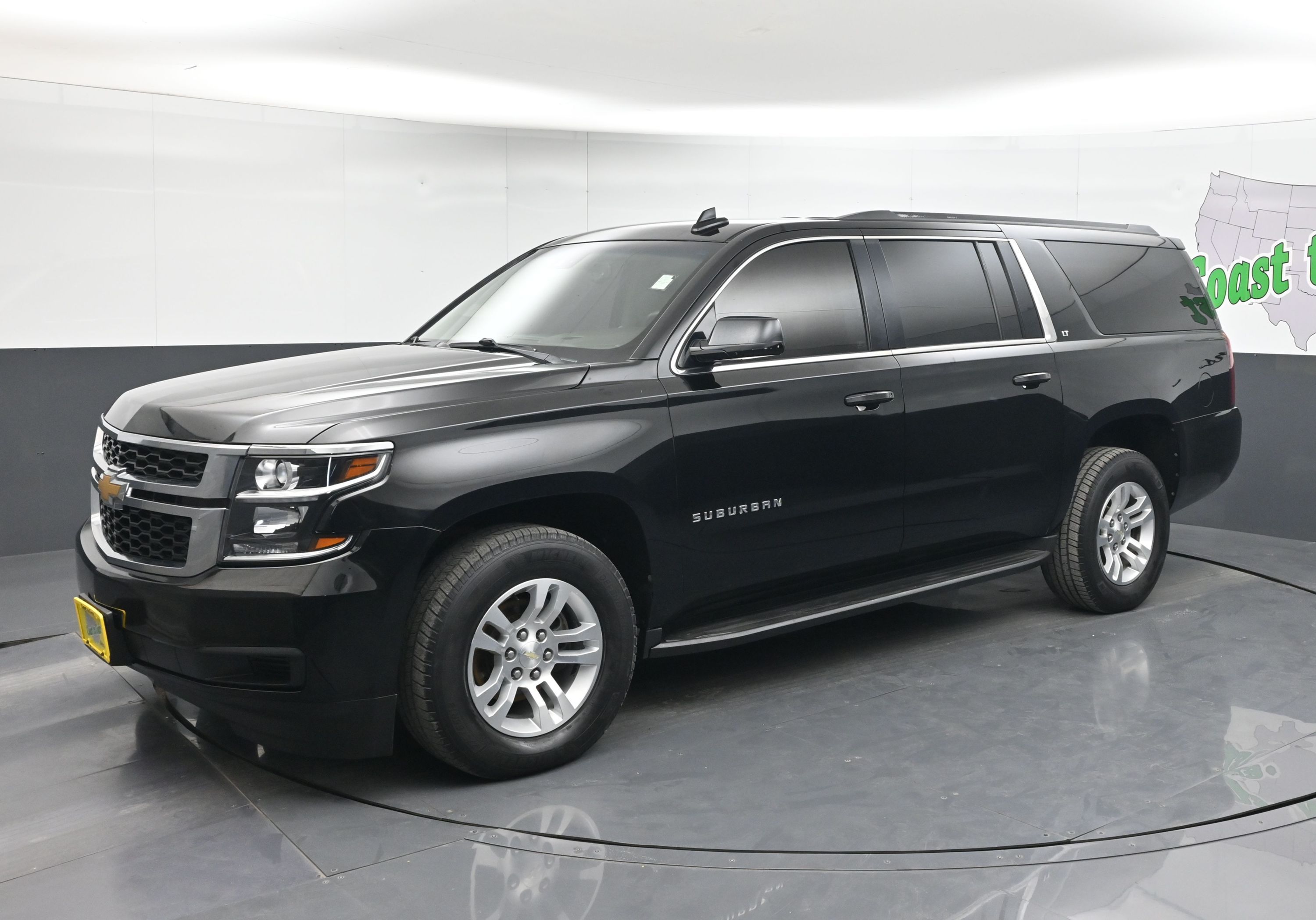 2018 Chevrolet Suburban LT photo 2