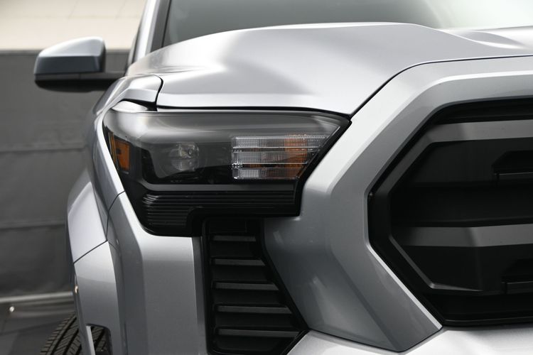 2025 Toyota Tacoma 2WD SR5