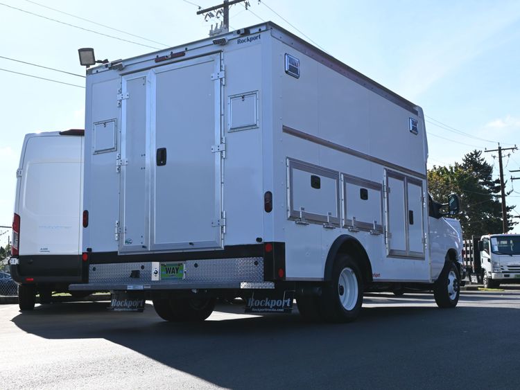 2025 Ford E-450 Cutaway 