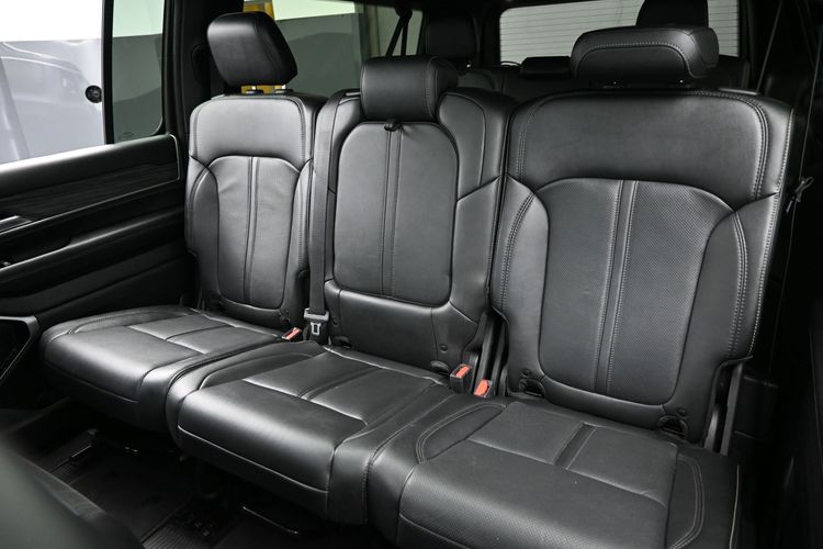 2023 Jeep Wagoneer L Series III 4x4
