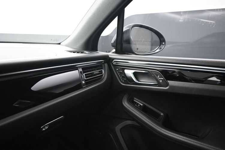 2020 Porsche Macan S