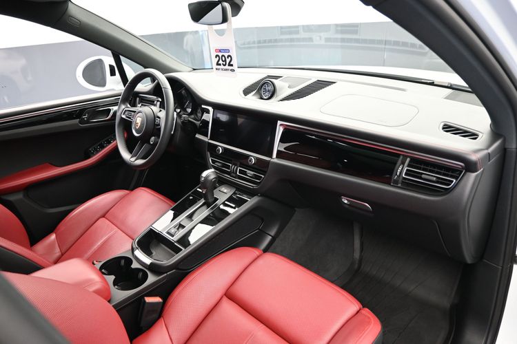 2025 Porsche Macan 