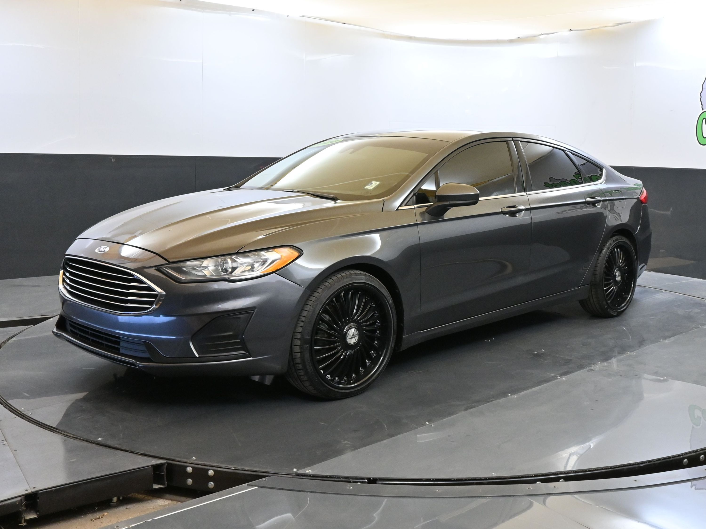 2020 Ford Fusion SE's photo