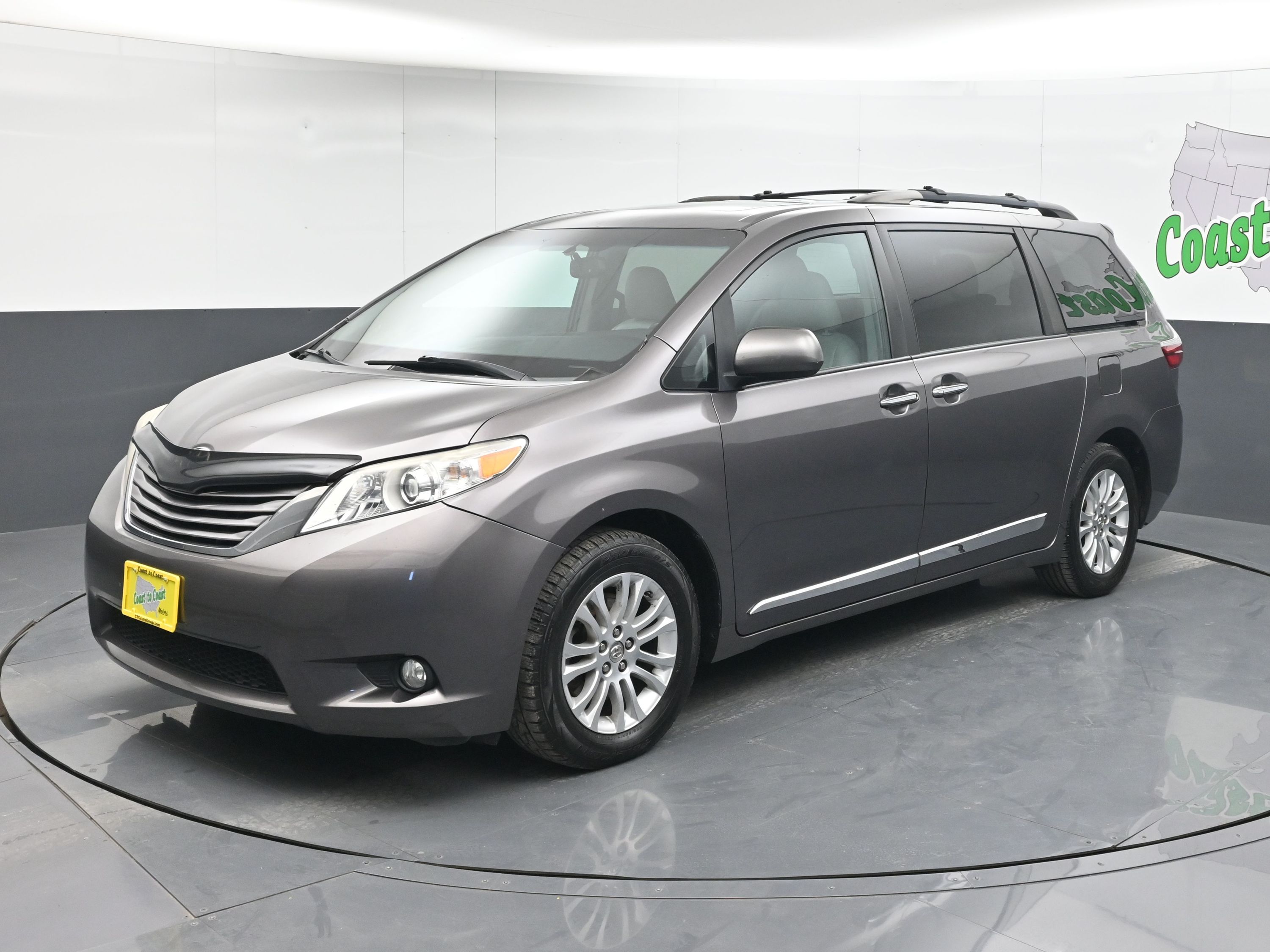 2016 Toyota Sienna XLE Premium's photo