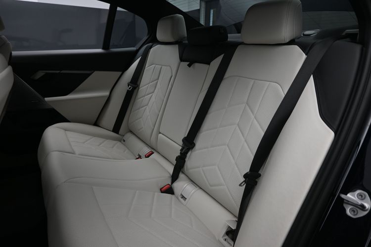 2025 BMW i5 Sedan xDrive40