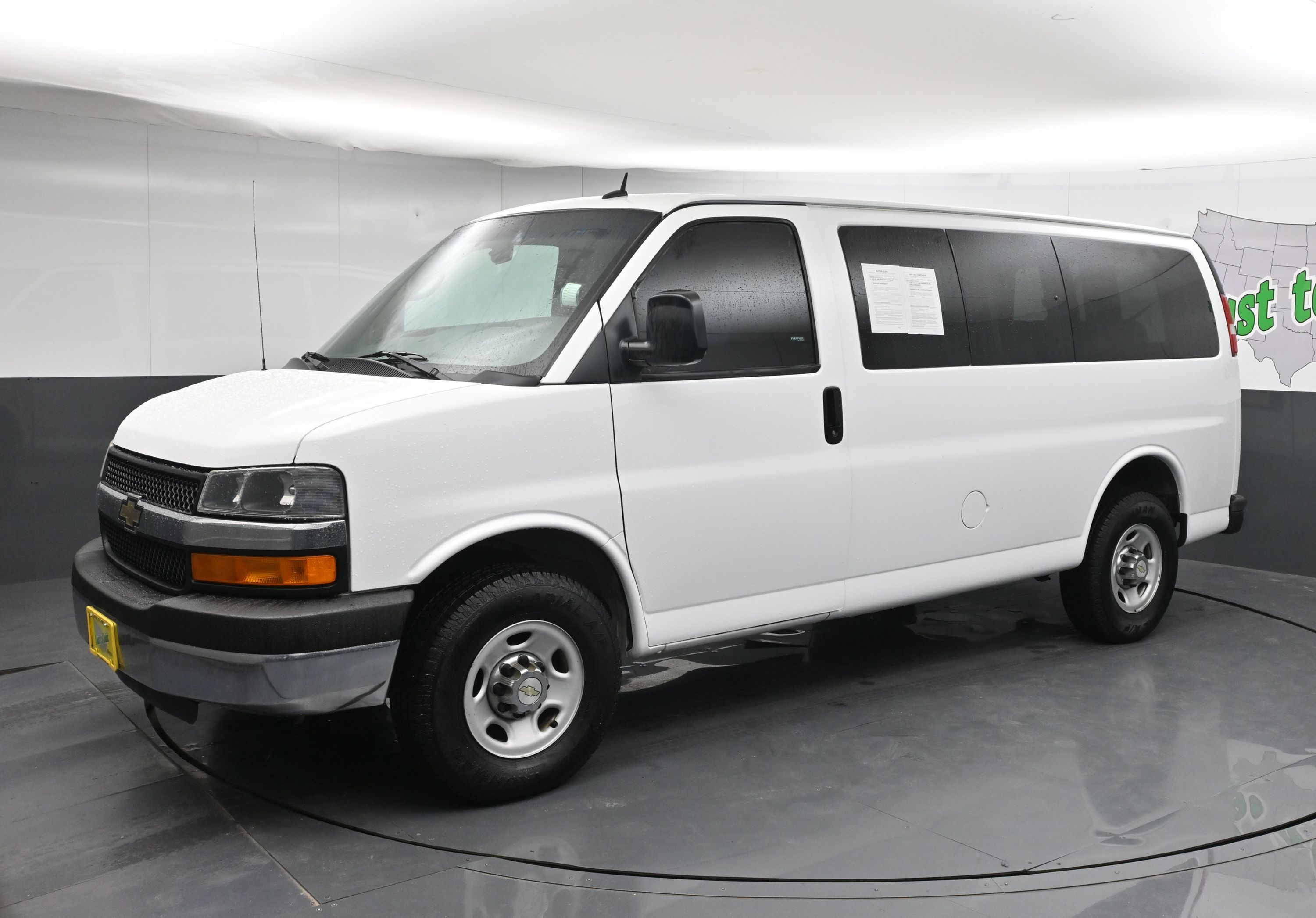 2015 Chevrolet Express 3500 LS's photo