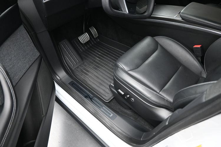 2022 Tesla Model X Plaid Tri Motor All-Wheel Drive