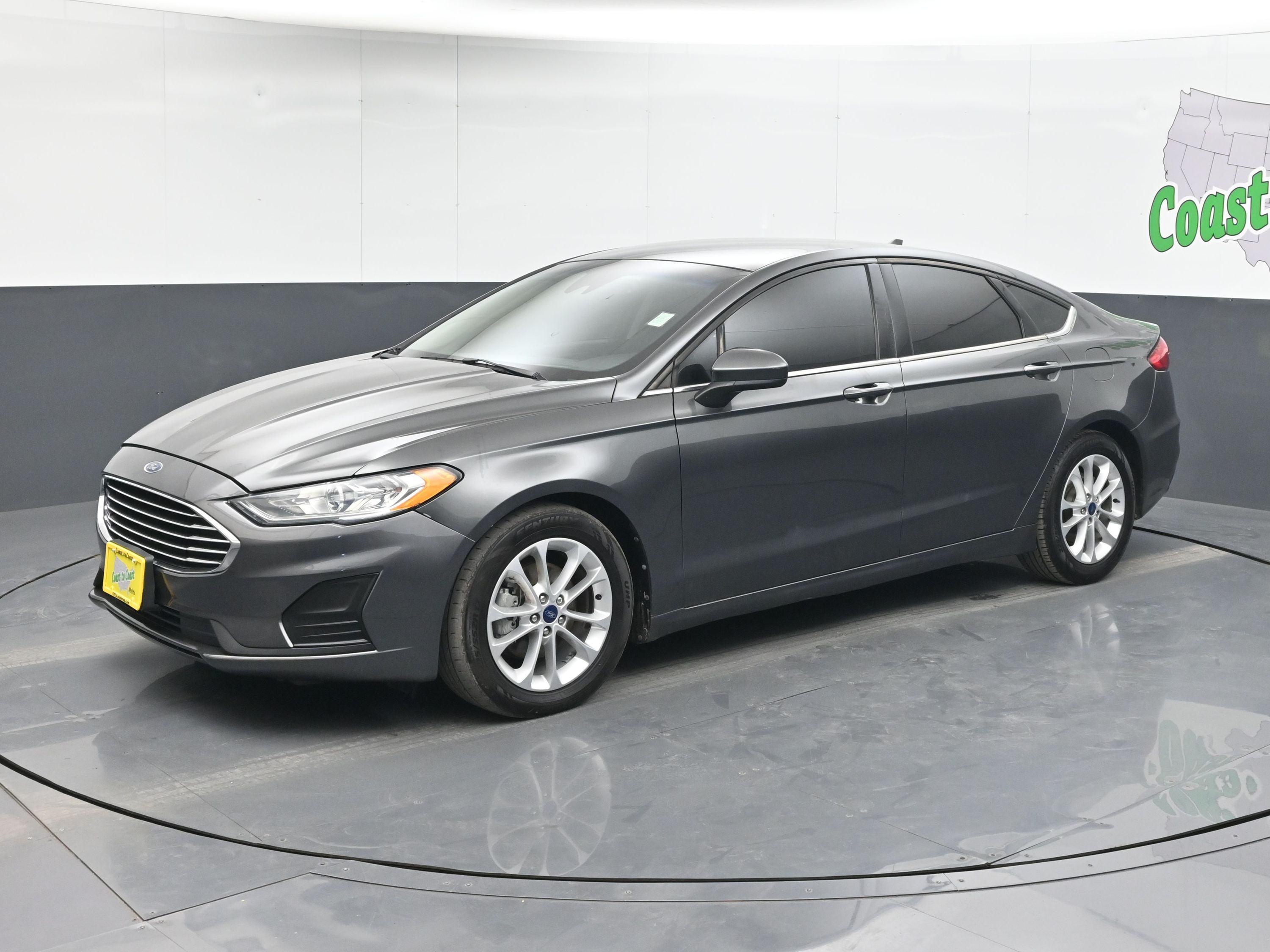 2019 Ford Fusion SE's photo