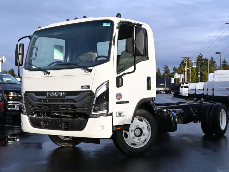 2025 Isuzu NPR HD 