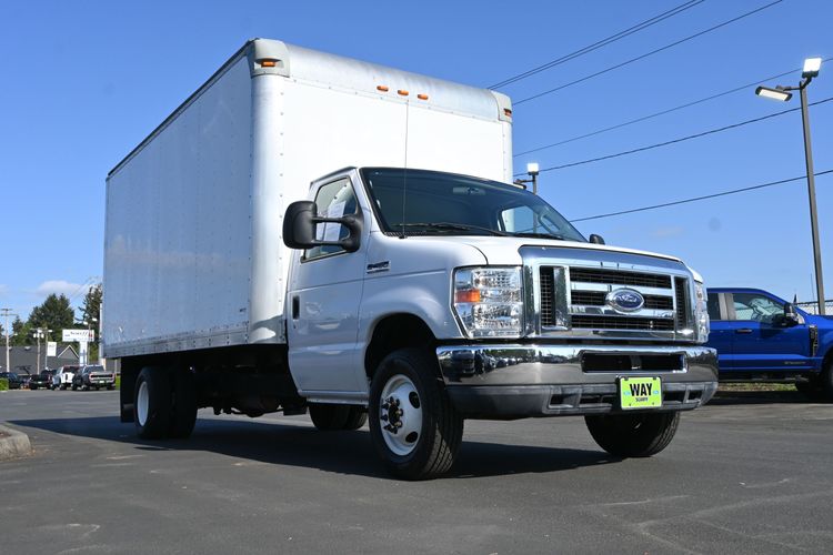 2013 Ford E-450 Cutaway 