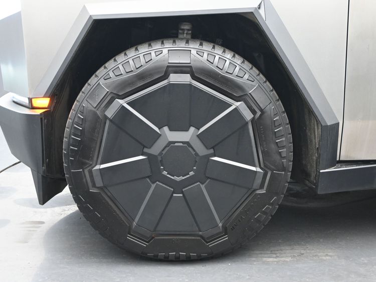 2024 Tesla Cybertruck Cyberbeast