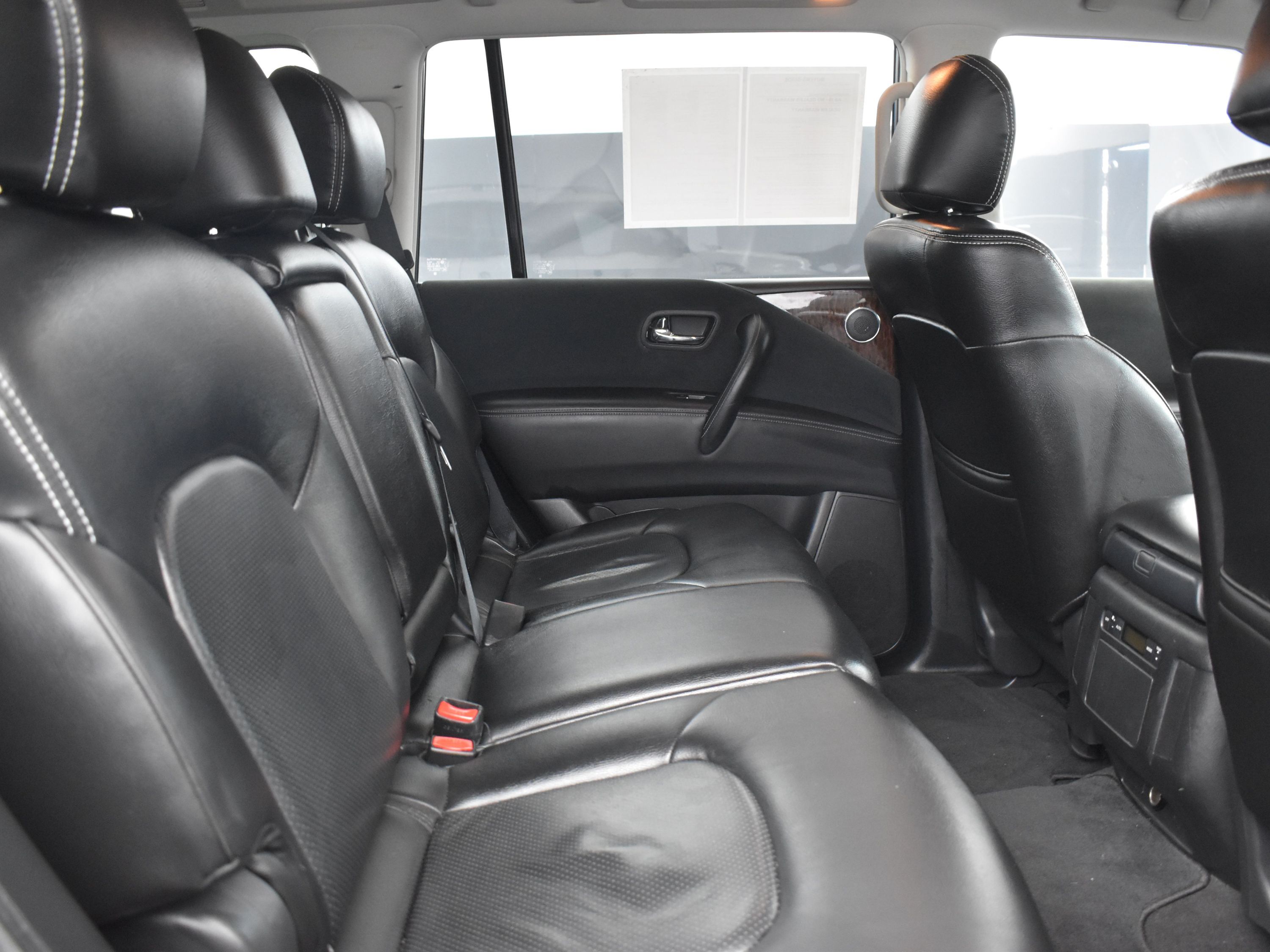 2017 Nissan Armada SV photo 4