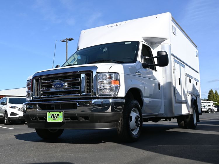 2025 Ford E-450 Cutaway 