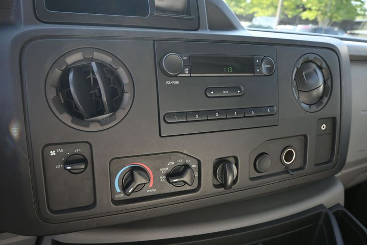 2013 Ford E-450 Cutaway 
