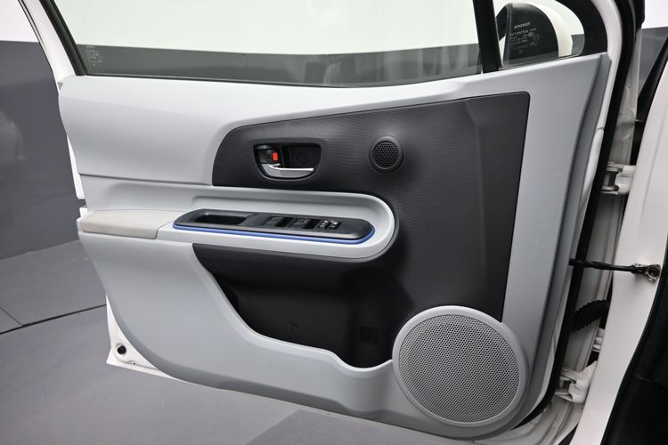 2013 Toyota Prius c Two
