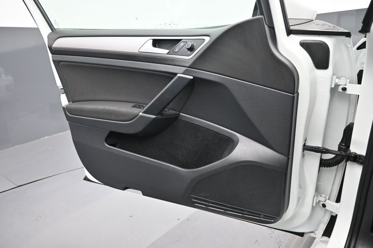 2016 Volkswagen e-Golf SE