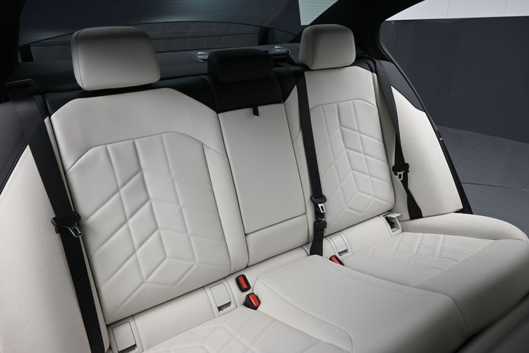 2025 BMW i5 Sedan xDrive40