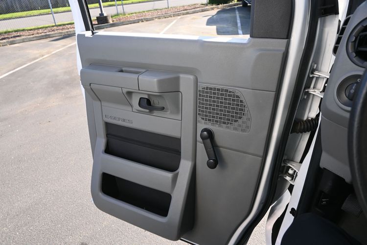 2013 Ford E-450 Cutaway 