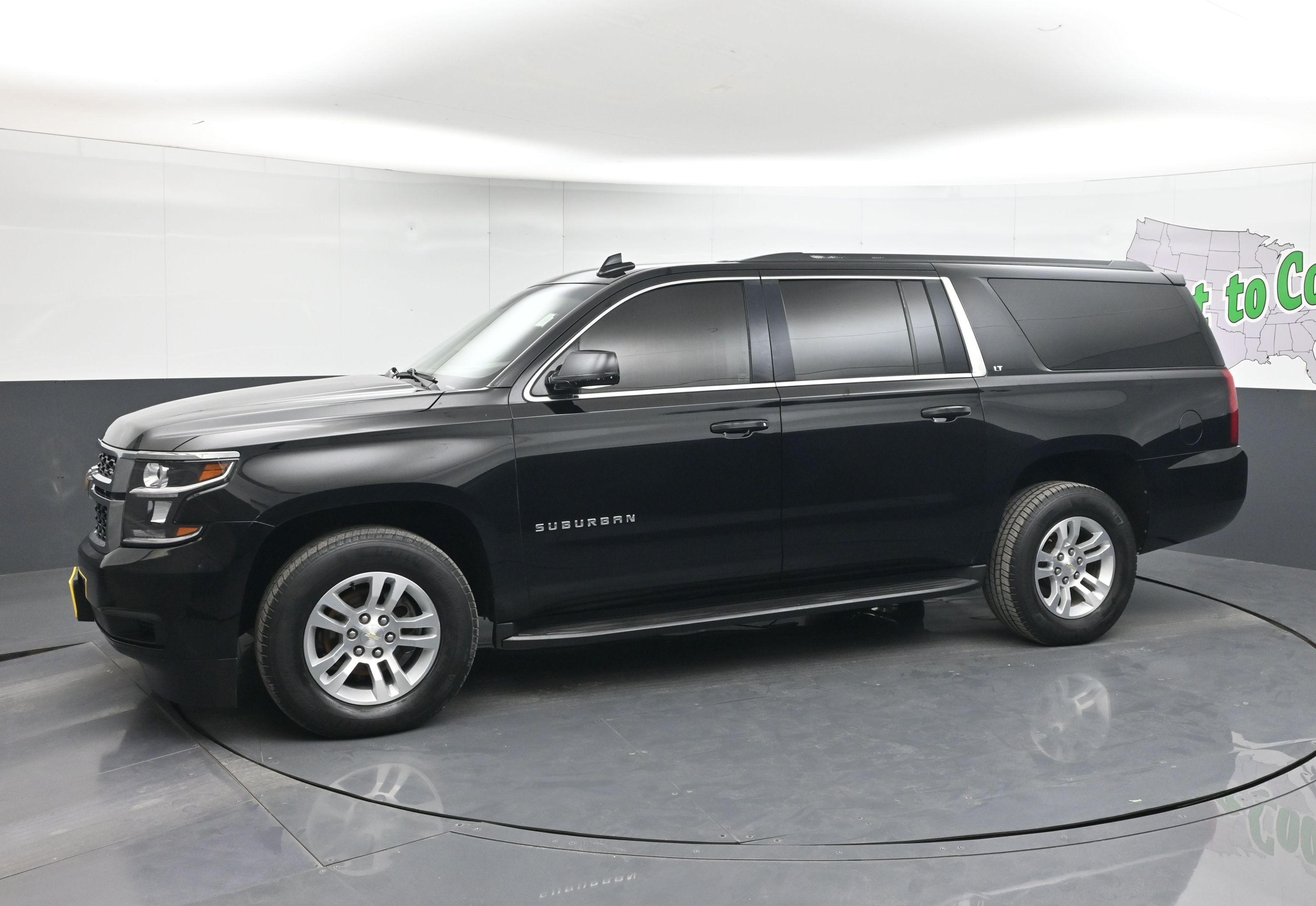 2018 Chevrolet Suburban LT photo 3