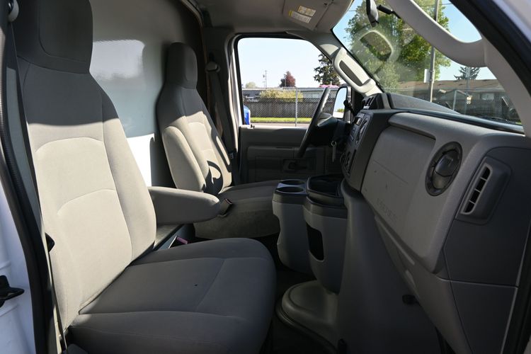 2013 Ford E-450 Cutaway 