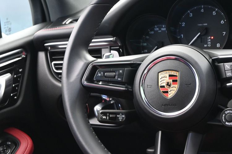 2025 Porsche Macan 