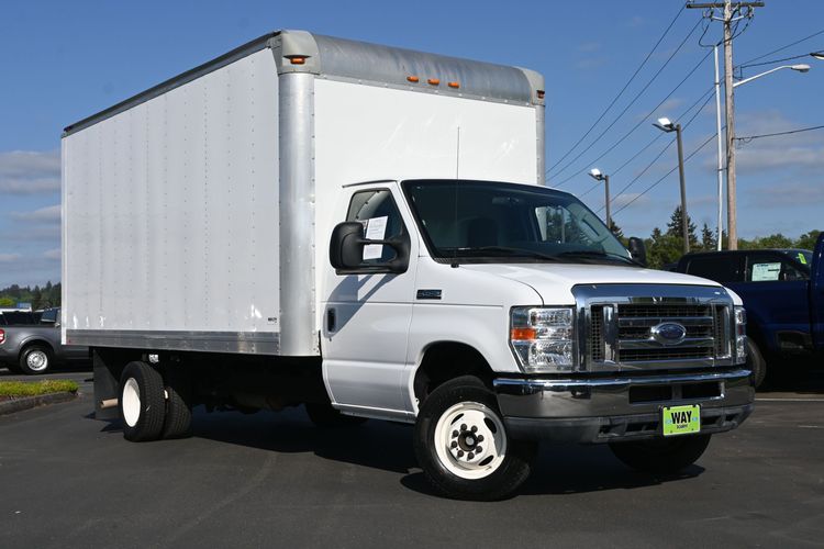 2013 Ford E-450 Cutaway 