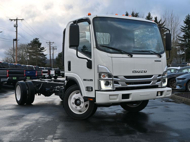 2025 Isuzu NPR HD 
