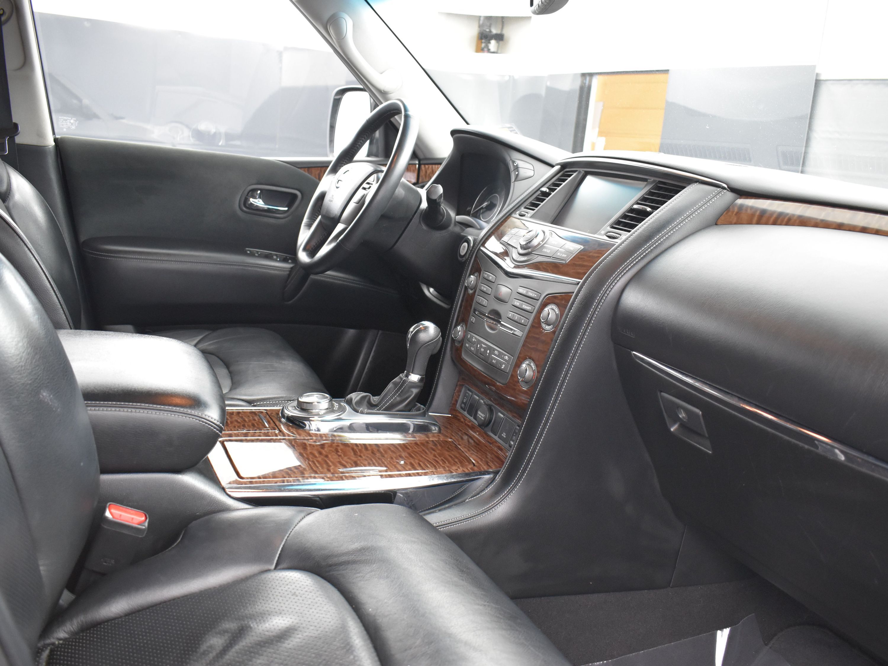 2017 Nissan Armada SV photo 3