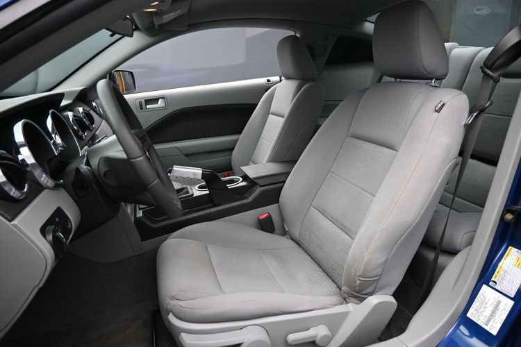 2008 Ford Mustang V6 Deluxe