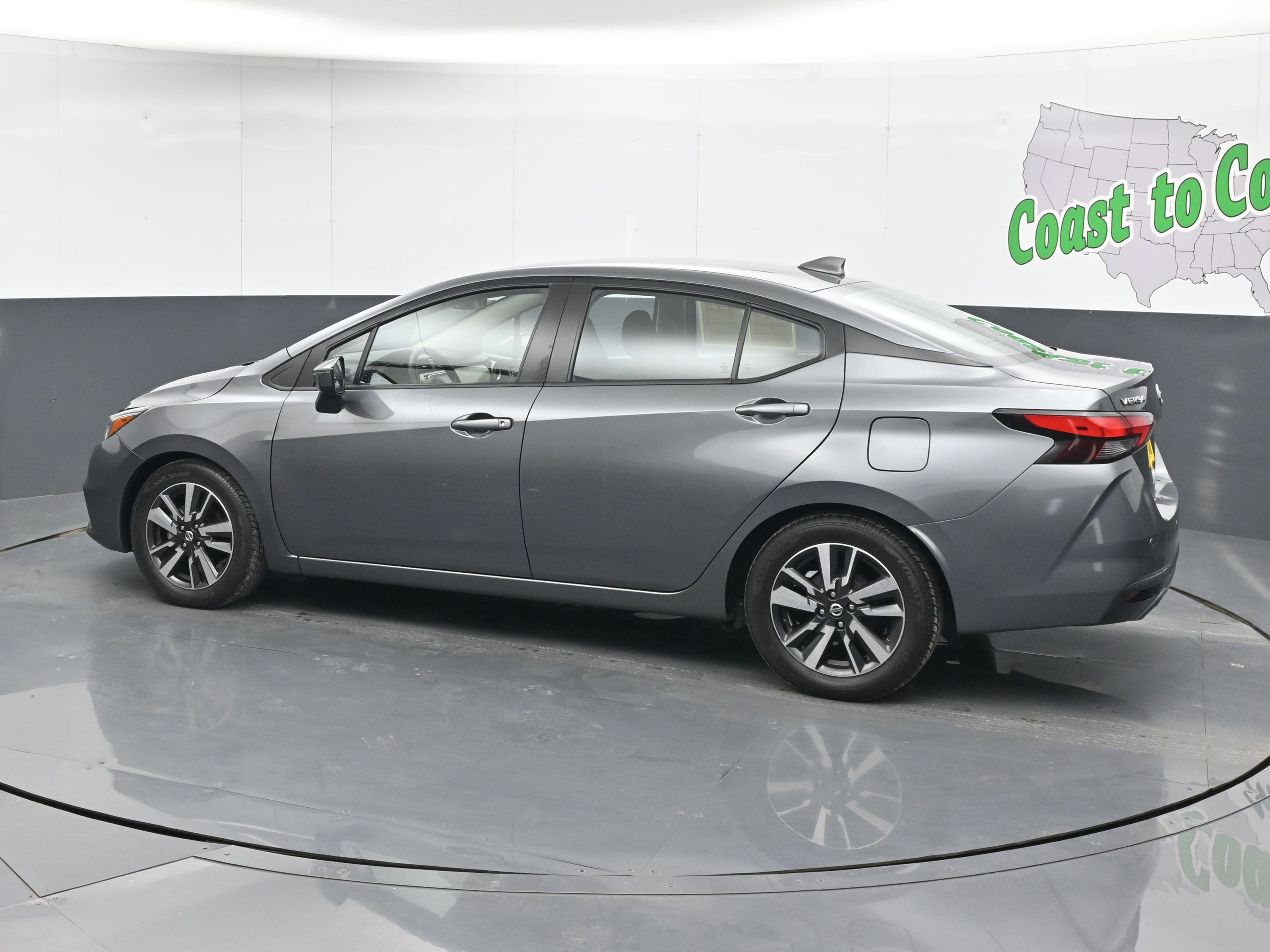 2021 Nissan Versa SV photo 3