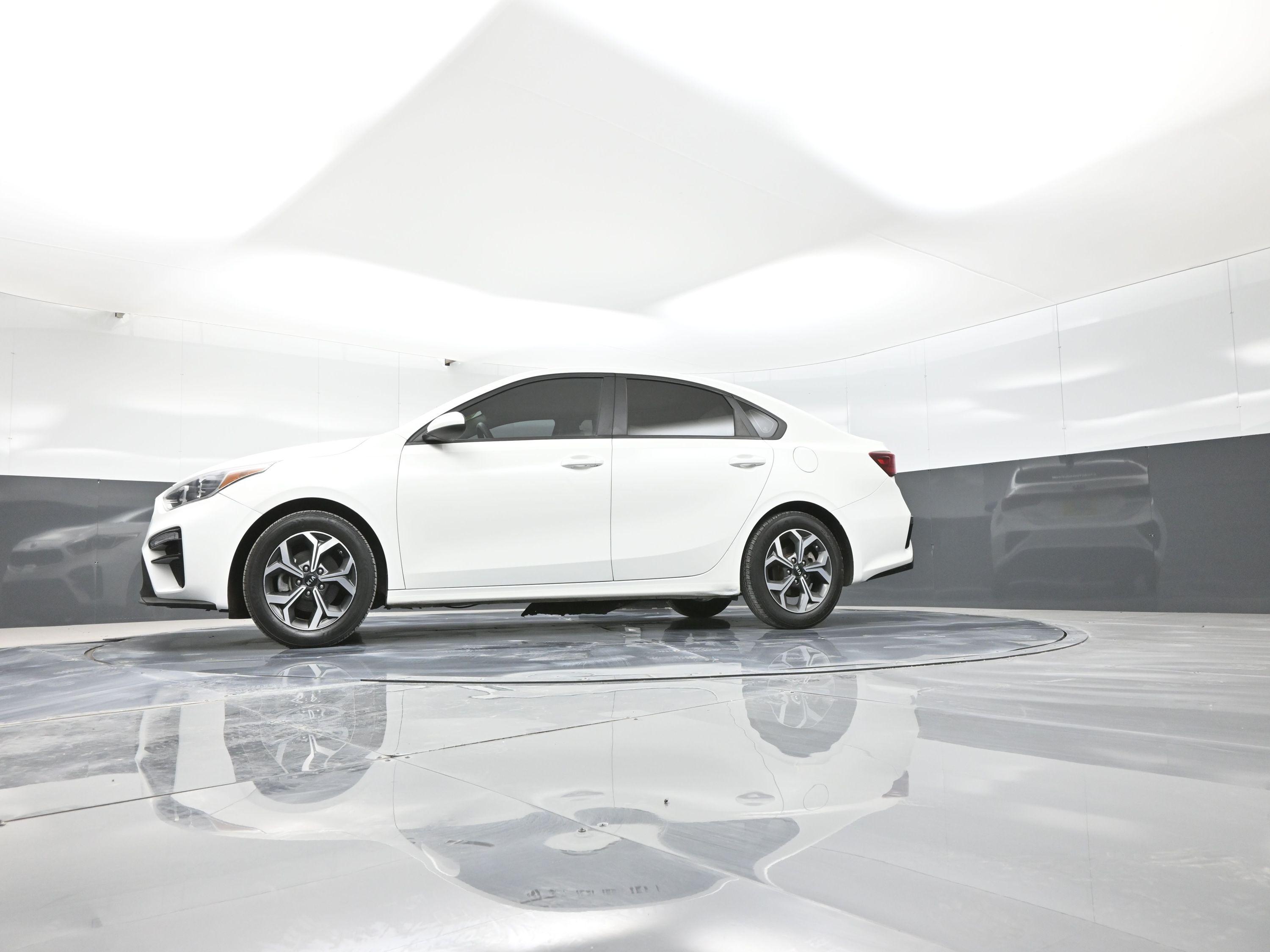 2021 Kia Forte FE LXS photo 2