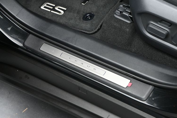 2026 Lexus ES 500e Luxury AWD