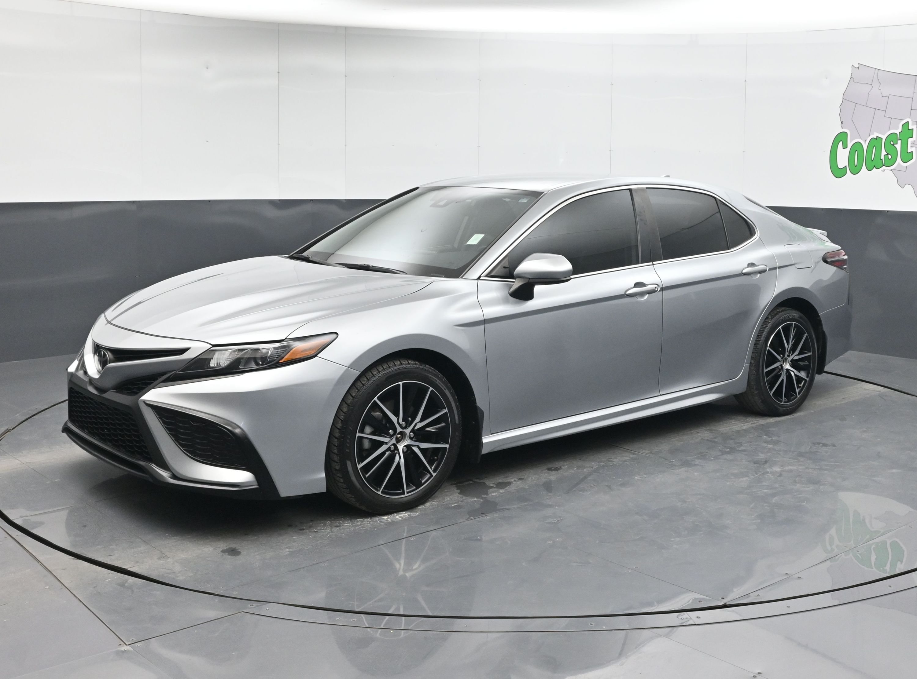 2021 Toyota Camry SE's photo