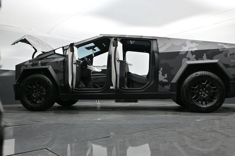 2024 Tesla Cybertruck Cyberbeast