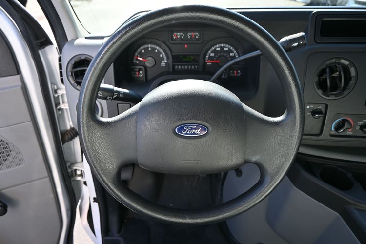 2013 Ford E-450 Cutaway 